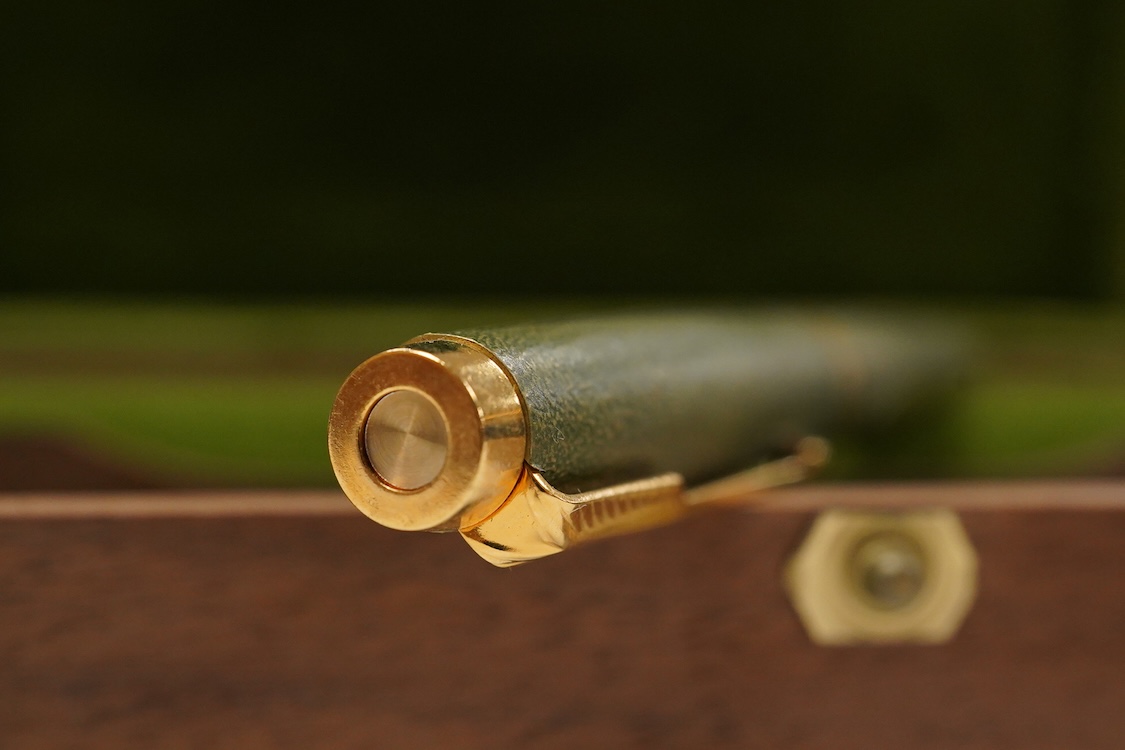 A Parker Queen Elizabeth Limited Edition pen with original box/certificate 1974/5000